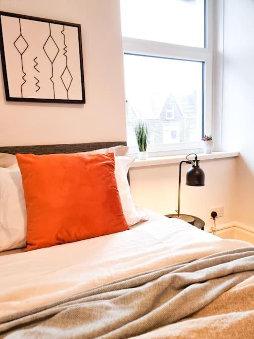 Stunning Flat Close To Beach Swansea Luaran gambar