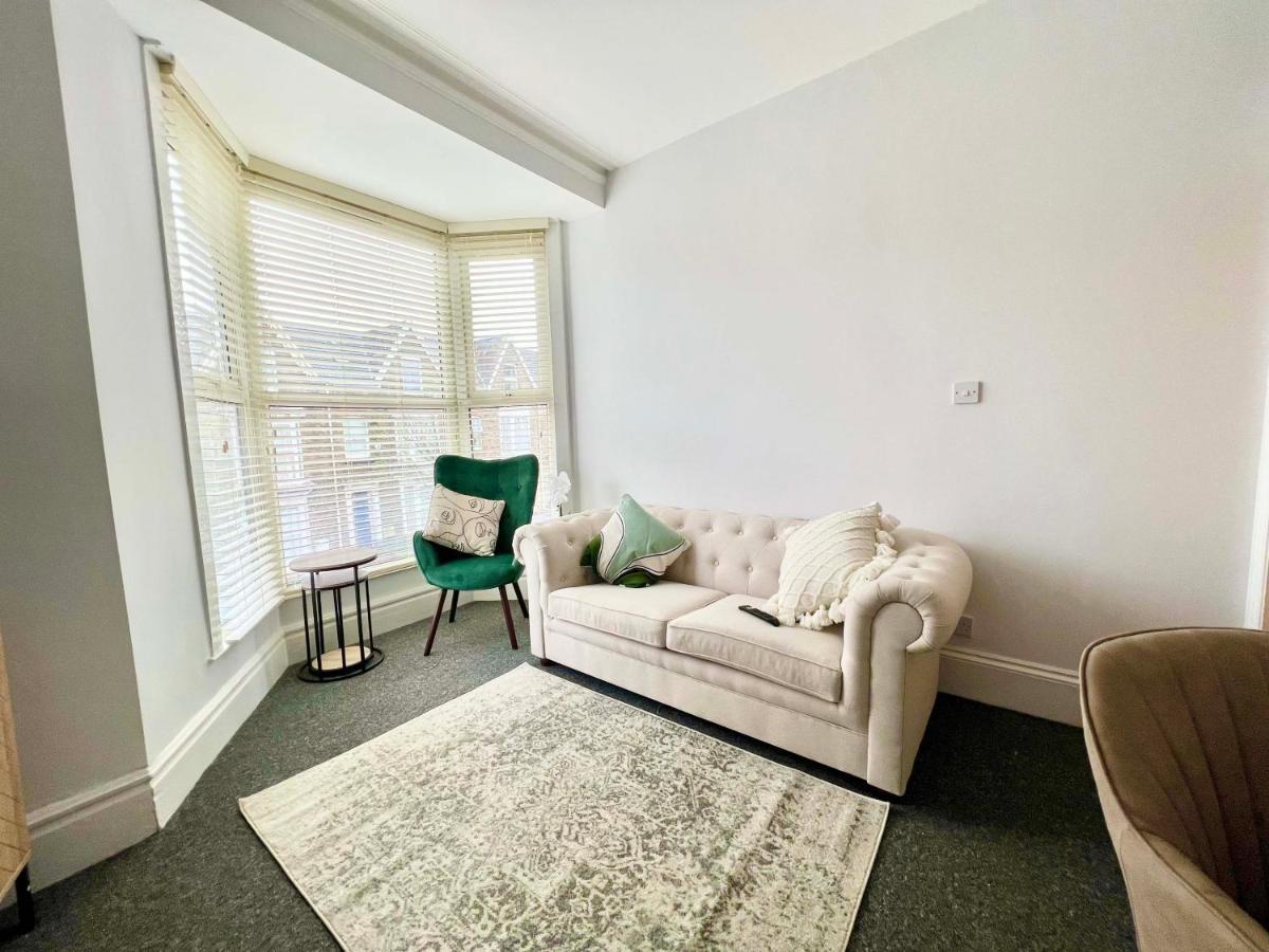 Stunning Flat Close To Beach Swansea Luaran gambar